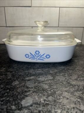 Vintage Corningware Cornflower Blue covered casserole dish. Excellent condition